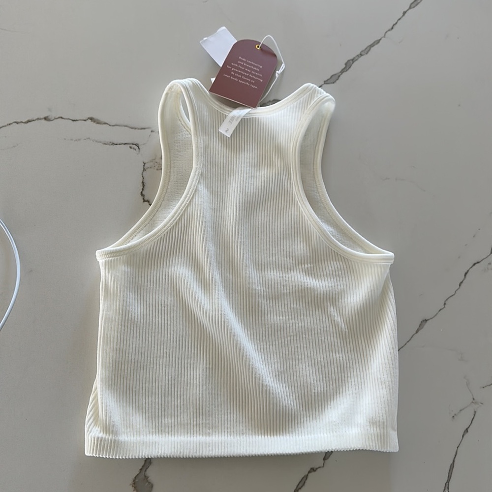 Seamless Crop Tank - Picture 3 of 5